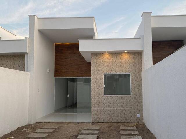 Casa para Venda em Feira de Santana - 2