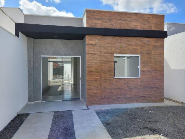 Casa para Venda em Feira de Santana - 2