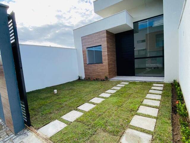 Casa para Venda em Feira de Santana - 2