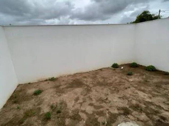 Casa para Venda em Feira de Santana - 2
